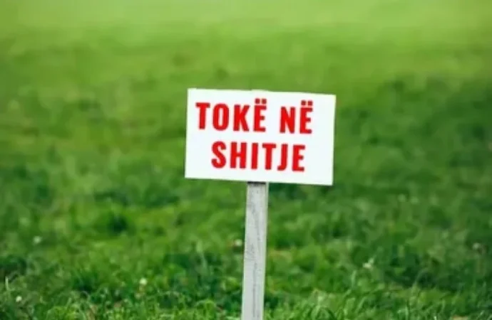 Tirane, shitet , 1.600 m² 160.000 € (Selite)