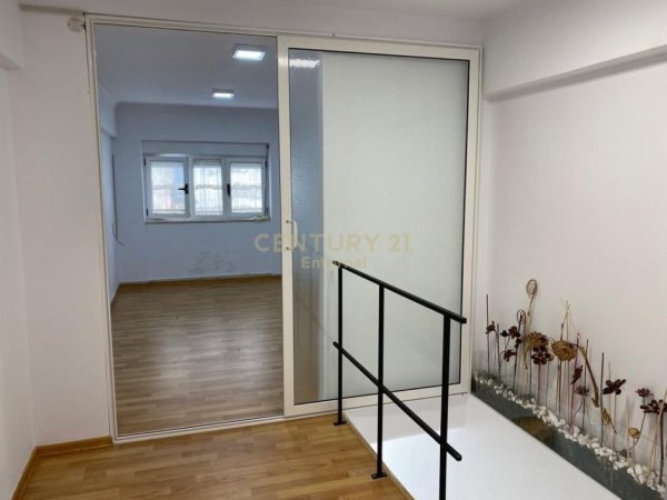 Tirane, jepet me qera ambjent biznesi , 120 m² 1.400 € (sheshi skenderbej)