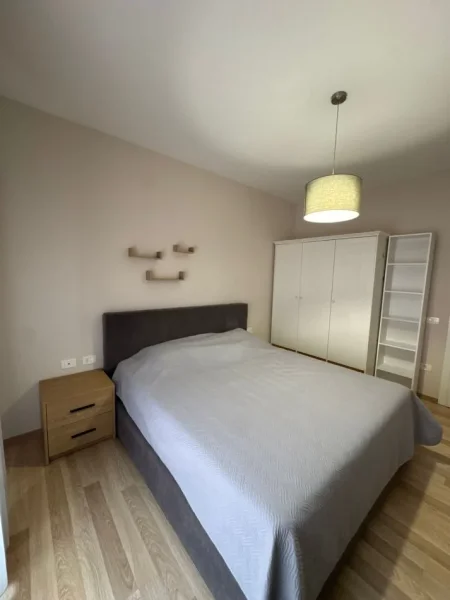 Tirane, jepet me qera apartament 2+1 Kati 4, 116 m² 1.000 € (Rruga e Kavajes)