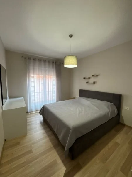 Tirane, jepet me qera apartament 2+1 Kati 4, 116 m² 1.000 € (Rruga e Kavajes)