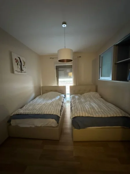 Tirane, jepet me qera apartament 2+1 Kati 4, 116 m² 1.000 € (Rruga e Kavajes)