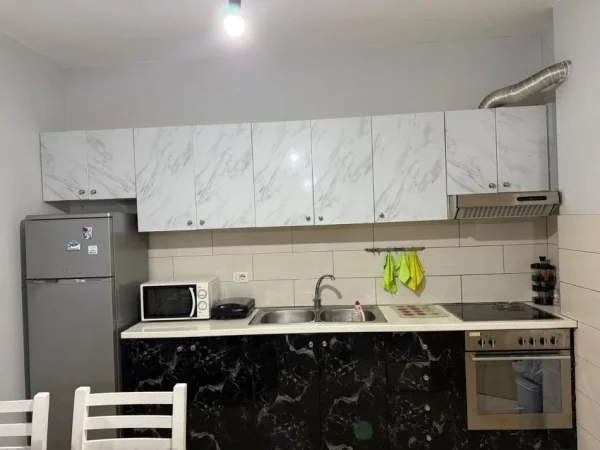 Tirane, jepet me qera nga Pronari, pa-komision apartament 2+1+Aneks+Ballkon Kati 3, 113 m² 500 € (Rruga Mikel maruli Njesia 14)