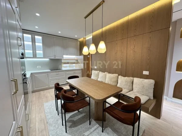 Tirane, jepet me qera apartament 3+1+Ballkon Kati 3, 170 m² 2.000 € (rruga e kosovareve)