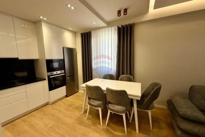Tirane, jepet me qera apartament 2+1 , 108 m² 1.000 € 