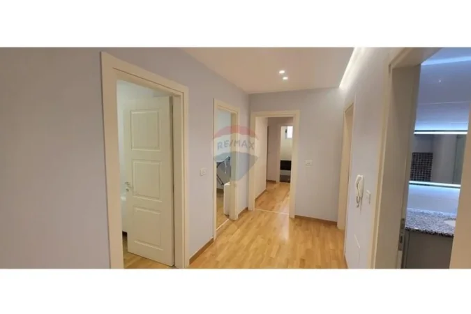 Tirane, jepet me qera apartament , 190 m² 1.500 € (Rruga Sami Frashëri, Tiranë)