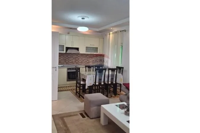 Tirane, jepet me qera apartament , 100 m² 700 € 