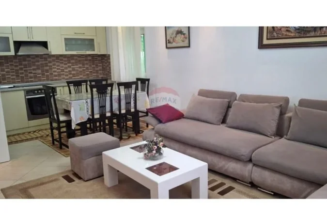 Tirane, jepet me qera apartament , 100 m² 700 € 