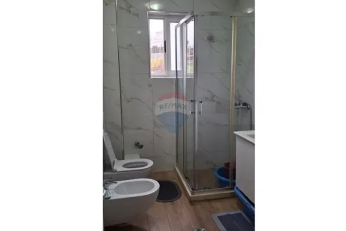 Tirane, jepet me qera apartament , 100 m² 700 € 