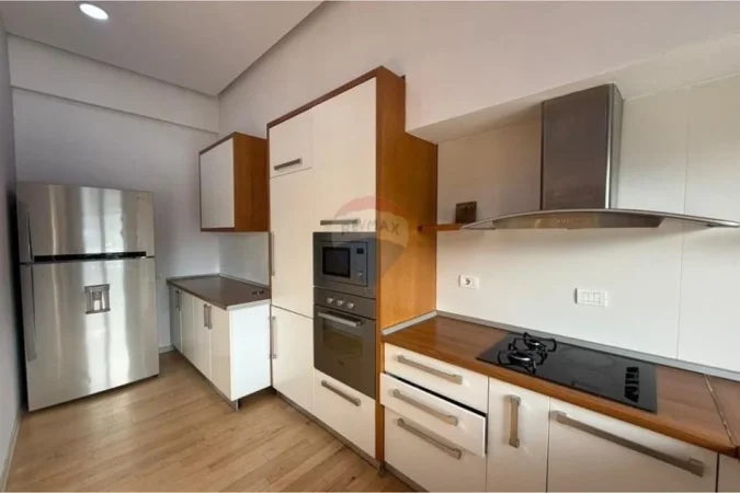 Tirane, jepet me qera apartament 2+1+Ballkon , 190 m² 2.500 € (Liqeni i Tiranës, Tiranë)