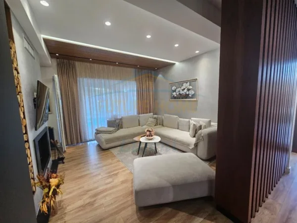 Tirane, shitet Vile Kati 0, 278 m² 690.000 €