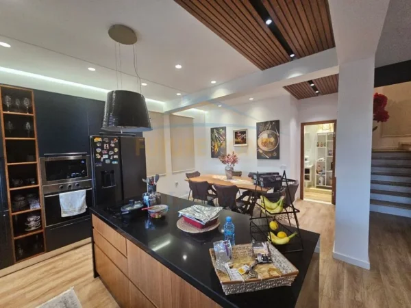 Tirane, shitet Vile Kati 0, 278 m² 690.000 €