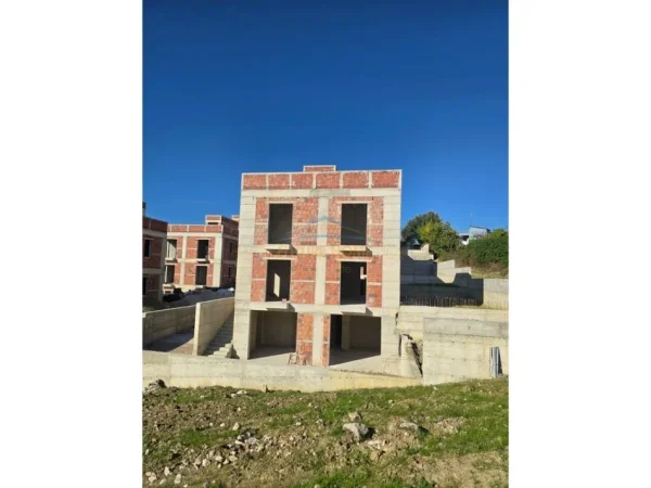 Tirane, shitet Vile Kati 3, 320 m² 795.000 € 