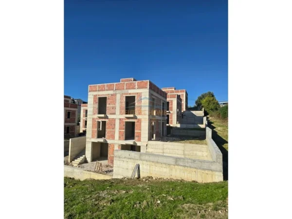 Tirane, shitet Vile Kati 3, 320 m² 795.000 € 