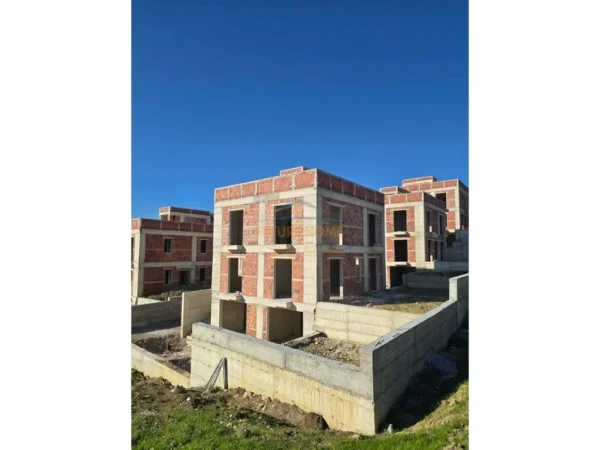 Tirane, shitet Vile Kati 3, 320 m² 795.000 € 