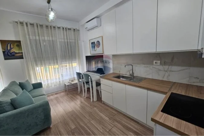 Tirane, jepet me qera garsonier , 50 m² 350 € (Kompleksi Mangalem, Tiranë)