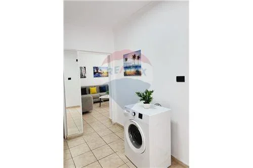 Tirane, jepet me qera 1+1 , 70 m² 650 € (Pazari i Ri, Tiranë)