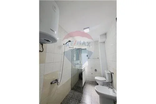 Tirane, jepet me qera 1+1 , 70 m² 650 € (Pazari i Ri, Tiranë)