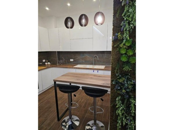 Tirane, jepet me qera apartament Kati 1, 110 m² 550 €