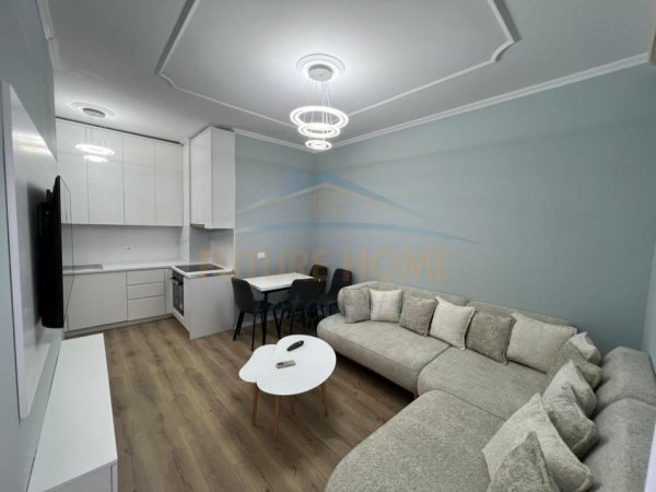 Tirane, jepet me qera apartament Kati 8, 52 m² 620 €