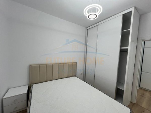 Tirane, jepet me qera apartament Kati 8, 52 m² 620 €