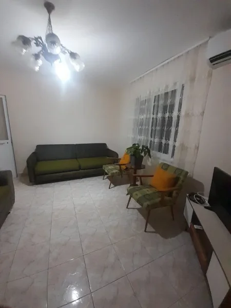 Tirane, jepet me qera apartament 1+1 Kati 3, 65 m² 400 € (Në Xhamllik,Tiranë)