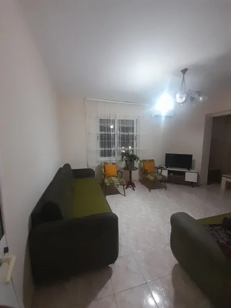 Tirane, jepet me qera apartament 1+1 Kati 3, 65 m² 400 € (Në Xhamllik,Tiranë)