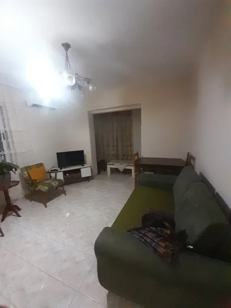 Tirane, jepet me qera apartament 1+1 Kati 3, 65 m² 400 € (Në Xhamllik,Tiranë)