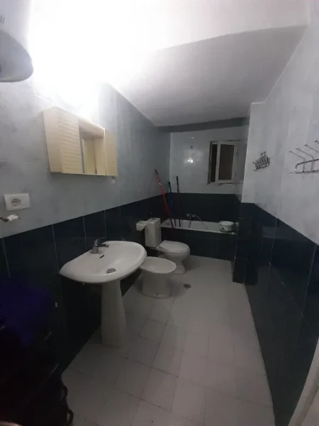 Tirane, jepet me qera apartament 1+1 Kati 3, 65 m² 400 € (Në Xhamllik,Tiranë)