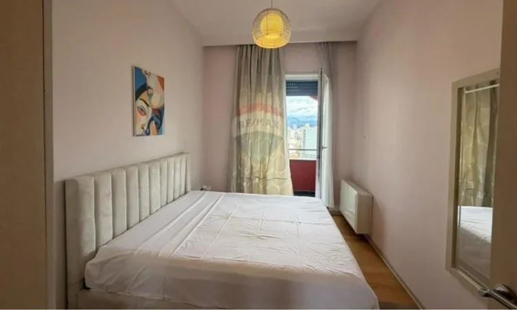 Tirane, jepet me qera apartament 2+1 Kati 7, 190 m² 2.500 € (liqeni tiranes)