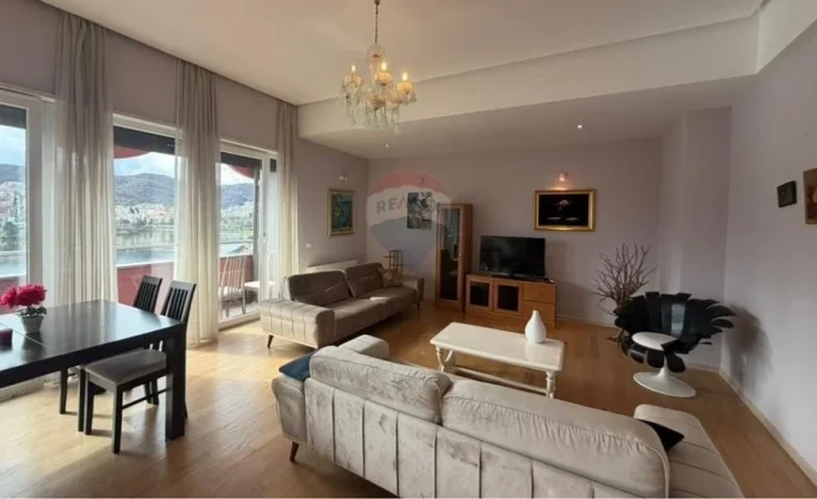 Tirane, jepet me qera apartament 2+1 Kati 7, 190 m² 2.500 € (liqeni tiranes)