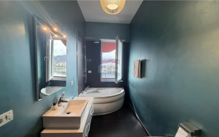 Tirane, jepet me qera apartament 2+1 Kati 7, 190 m² 2.500 € (liqeni tiranes)