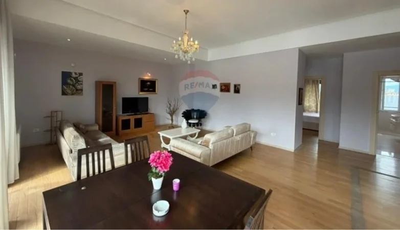 Tirane, jepet me qera apartament 2+1 Kati 7, 190 m² 2.500 € (liqeni tiranes)