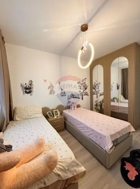 Tirane, jepet me qera apartament 2+1 Kati 4, 105 m² 1.000 € 