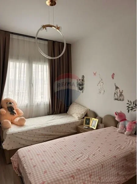 Tirane, jepet me qera apartament 2+1 Kati 4, 105 m² 1.000 € 