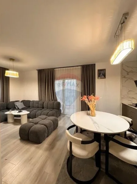 Tirane, jepet me qera apartament 2+1 Kati 4, 105 m² 1.000 € 