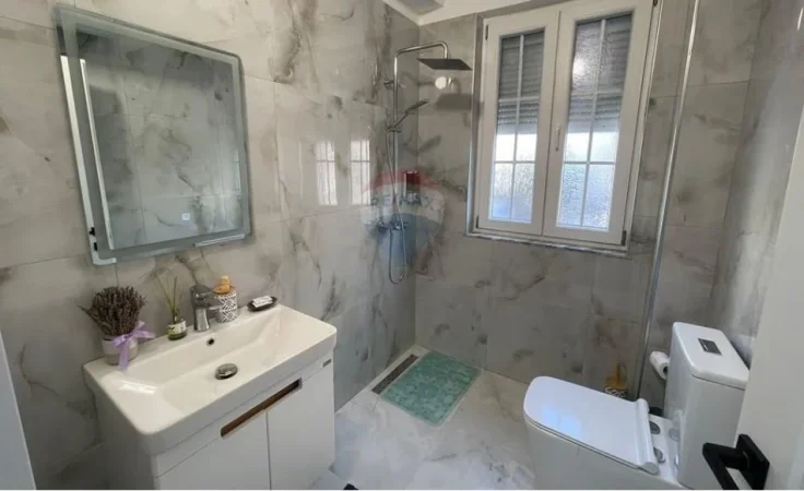 Tirane, jepet me qera apartament 1+1 , 48 m² 600 € (muhamet gjollesha)