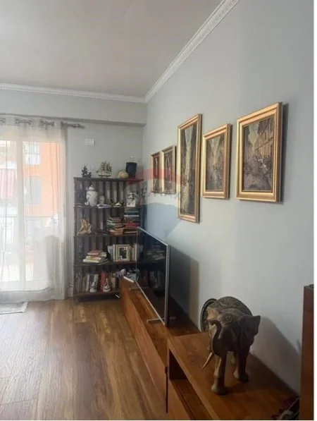 Tirane, jepet me qera apartament 2+1 Kati 6, 100 m² 800 € (rruga kavajes)