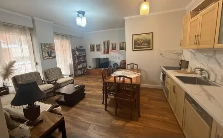 Tirane, jepet me qera apartament 2+1 Kati 6, 100 m² 800 € (rruga kavajes)