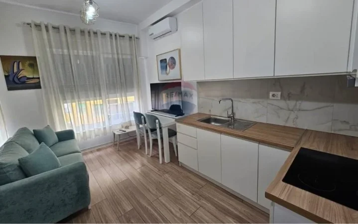 Tirane, jepet me qera apartament 1+1 Kati 4, 50 m² 350 € (kompleksi mangalem)