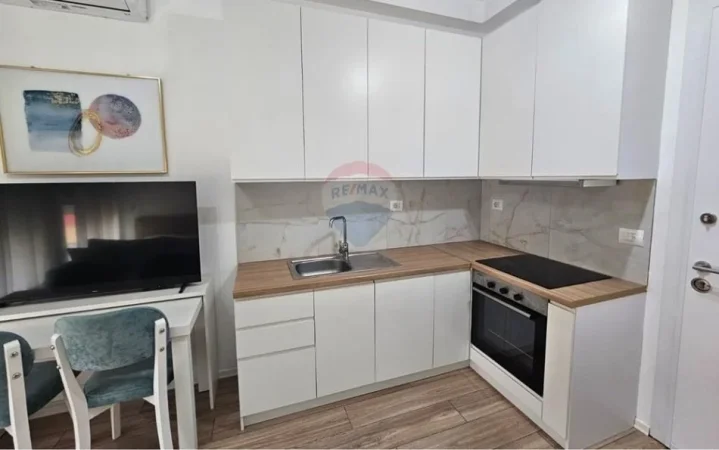 Tirane, jepet me qera apartament 1+1 Kati 4, 50 m² 350 € (kompleksi mangalem)