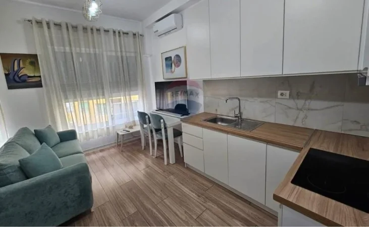 Tirane, jepet me qera apartament 1+1 Kati 4, 50 m² 350 € (kompleksi mangalem)
