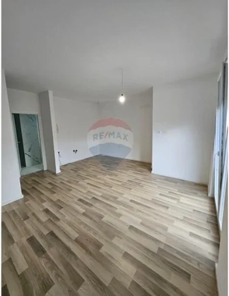 Tirane, shitet apartament 1+1 Kati 1, 44 m² 95.000 € (shyqyri ishmi)