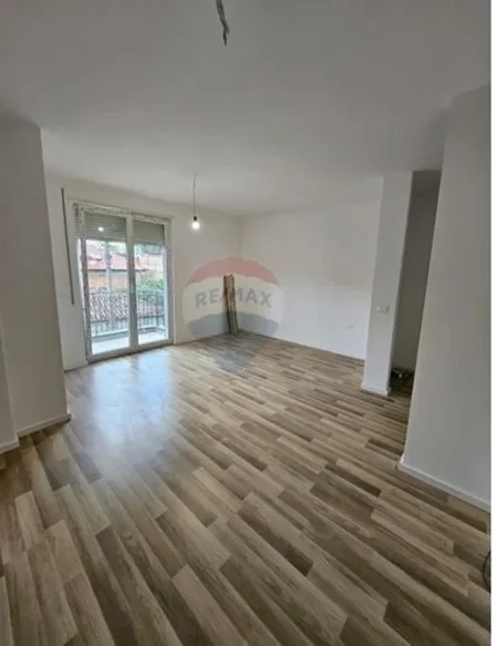 Tirane, shitet apartament 1+1 Kati 1, 44 m² 95.000 € (shyqyri ishmi)