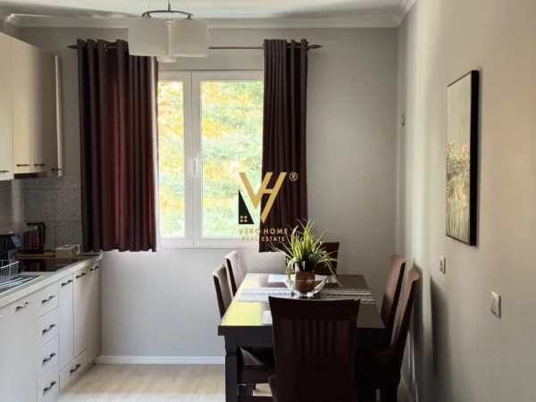 Tirane, jepet me qera apartament 2+1+Ballkon Kati 2, 75 m² 490 € (LAPRAKE)