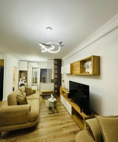 Tirane, jepet me qera apartament 1+1 Kati 5, 60 m² 500 € (YZBERISHT)