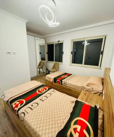 Tirane, jepet me qera apartament 1+1 Kati 5, 60 m² 500 € (YZBERISHT)