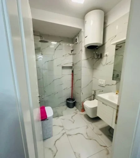 Tirane, jepet me qera apartament 1+1 Kati 5, 60 m² 500 € (YZBERISHT)