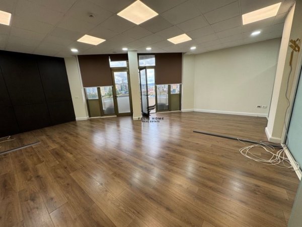 Tirane, jepet me qera zyre Kati 7, 100 m² 1.500 € (BLLOKU)