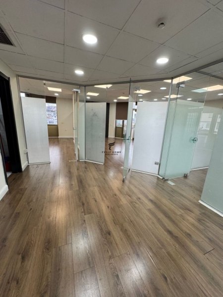 Tirane, jepet me qera zyre Kati 7, 100 m² 1.500 € (BLLOKU)