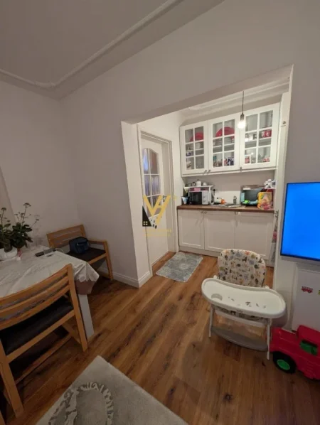 Tirane, shitet apartament 2+1+Ballkon Kati 3, 75 m² 192.000 € (ISH PARKU)